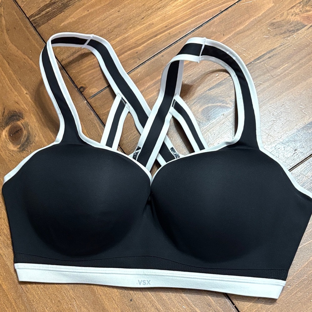Victoria’s Secret Dual Strap Black and White Sports Bra NWOT